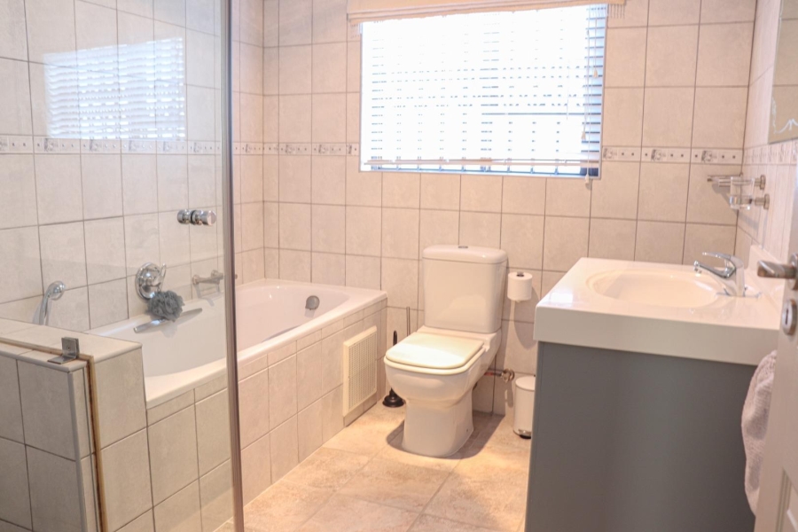 To Let 3 Bedroom Property for Rent in Onrus Western Cape